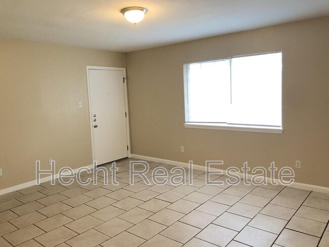 Building Photo - 7300 Twin Crest Dr