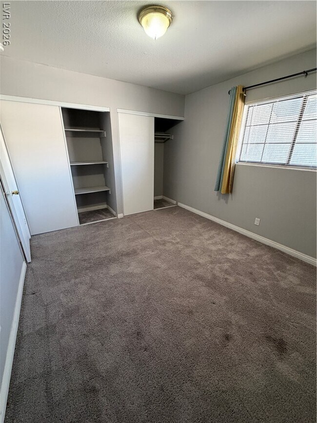 Building Photo - 2820 S Sandhill Rd