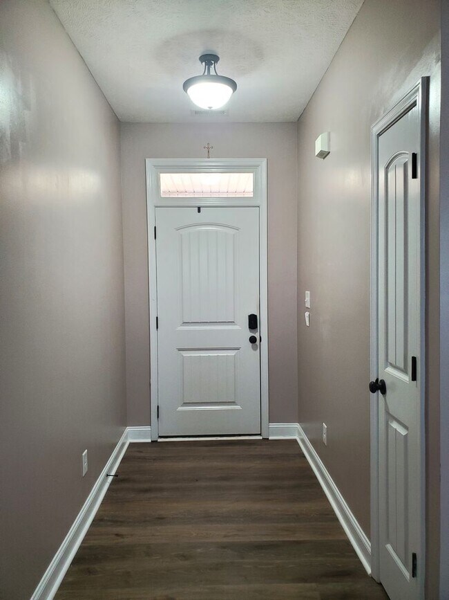 Building Photo - 2244 Lakedale Dr