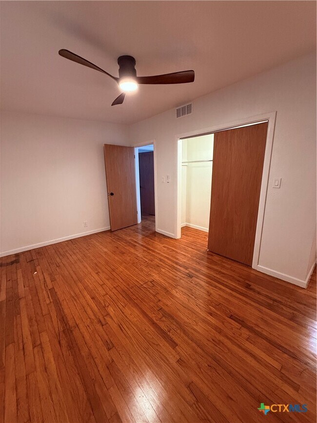 Building Photo - 2218 Terrace Dr