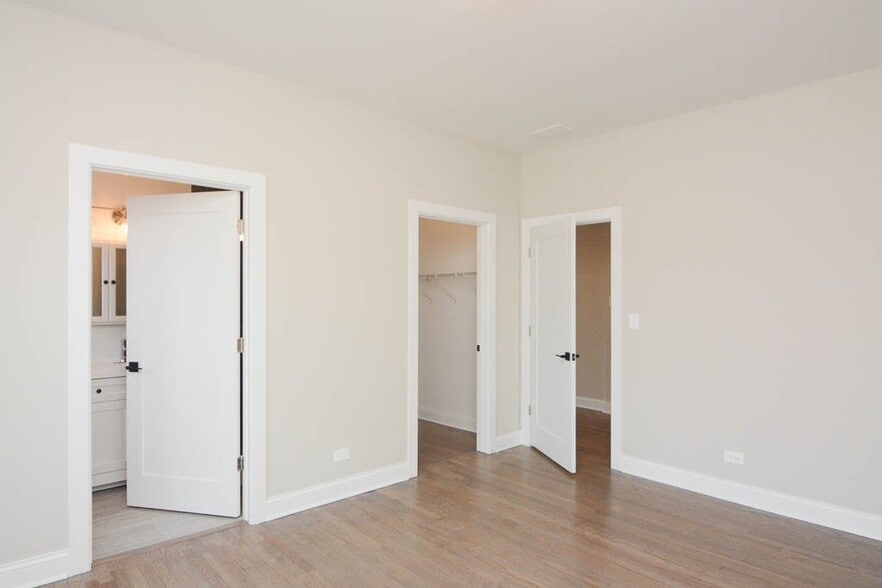 Building Photo - 3409 W Fullerton Ave