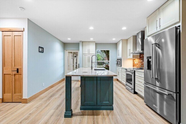 Building Photo - 289 Cape Cod Cir