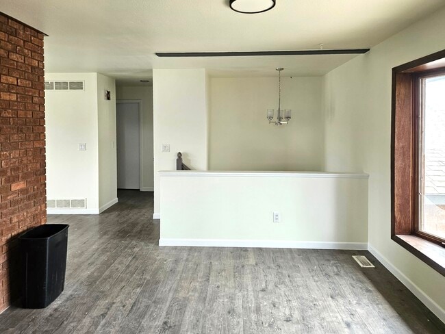 Building Photo - 738 S Watermelon Dr