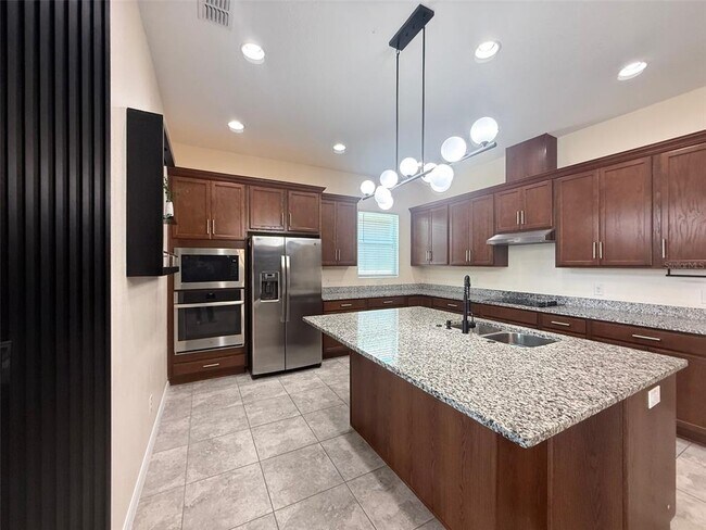 Building Photo - 2074 Brillante Dr