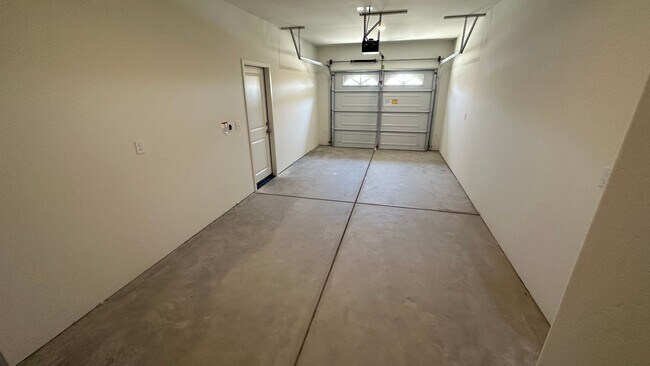 Building Photo - Coyote Run Duplexes 6000