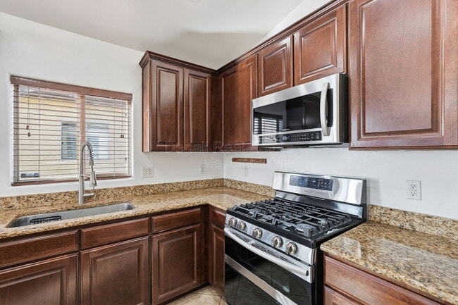 Building Photo - 7159 S Providence Dr