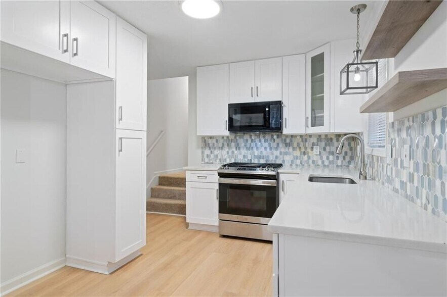 Building Photo - 920 Kings Ct