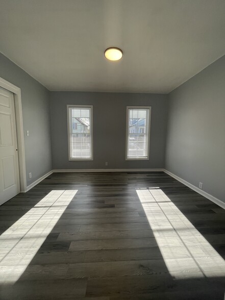 Building Photo - 233 Lamont Ave