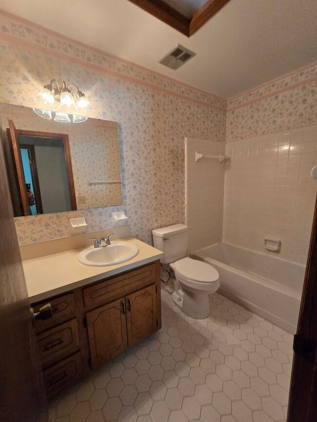 Building Photo - 407 Indian Dr