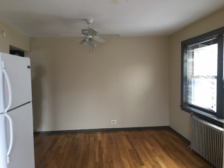 Building Photo - 1211 W Elmdale Ave