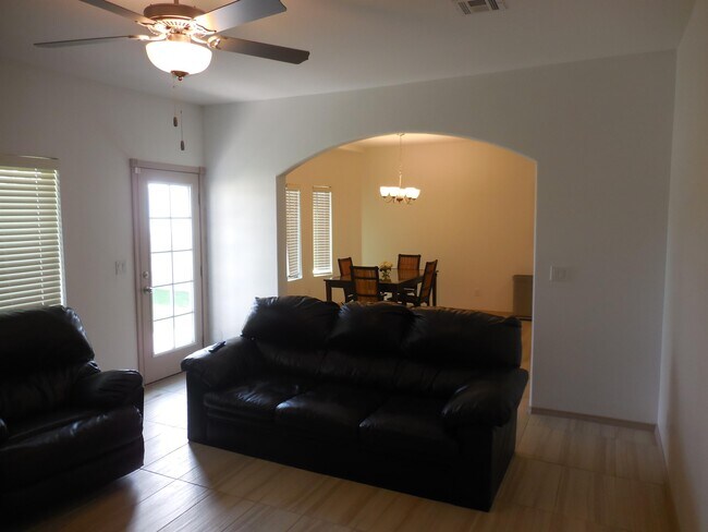 Building Photo - 12880 Haxby St