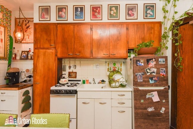 Building Photo - 2819 W Shakespeare Ave