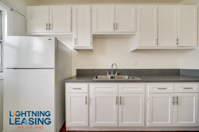 Building Photo - 1059 Normandie Ave