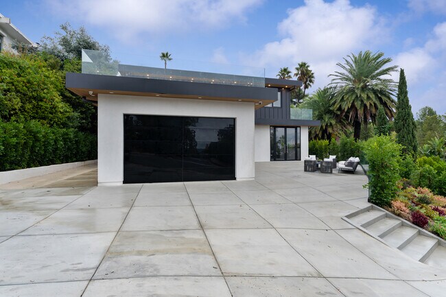Building Photo - 9031 Alto Cedro Dr