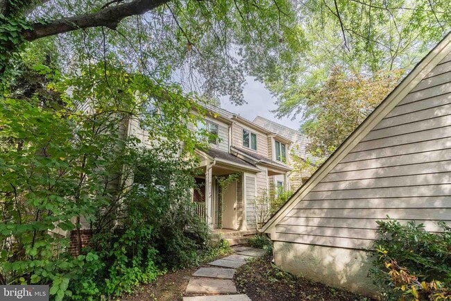 Building Photo - 4018 Lake Glen Rd