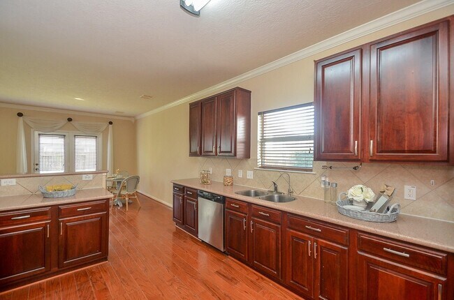 Building Photo - 2410 Crossmill Ln