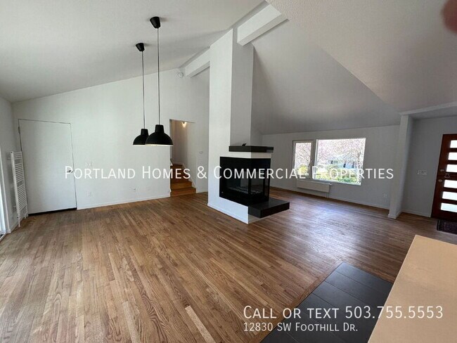 Building Photo - 12830 SW Foothill Dr