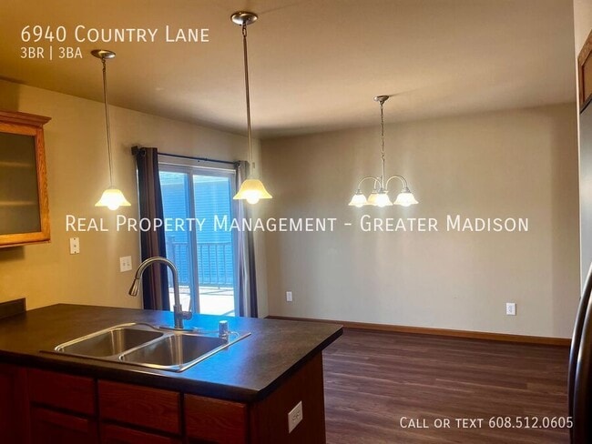 Building Photo - 6940 Country Ln