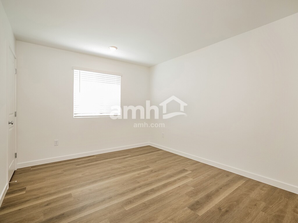 Building Photo - 2411 Dolly Ave