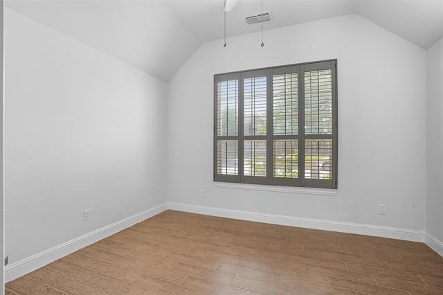 Building Photo - 533 Longshore Dr