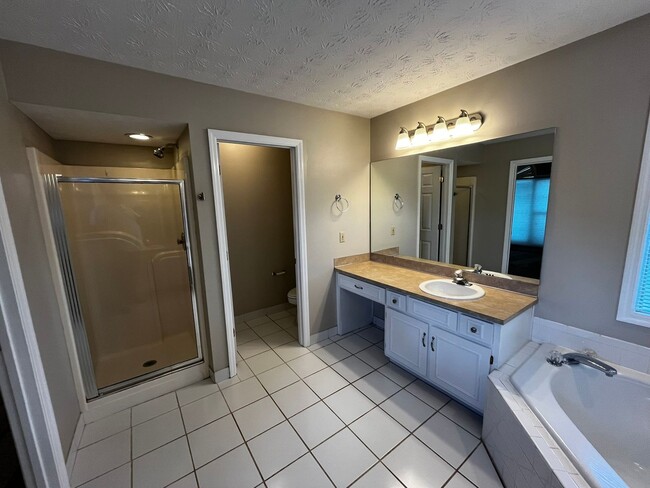 Building Photo - Blending Relaxation & Sophistication to Cr...