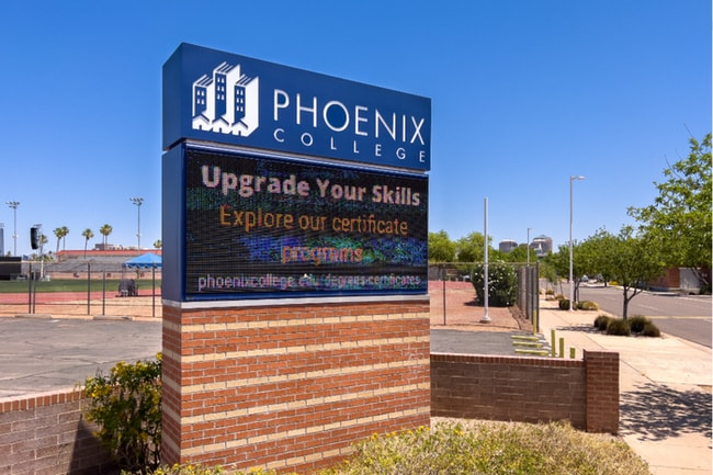 Building Photo - 5Bed/2Bath Home at 35th Ave/Cactus! $1799 ...