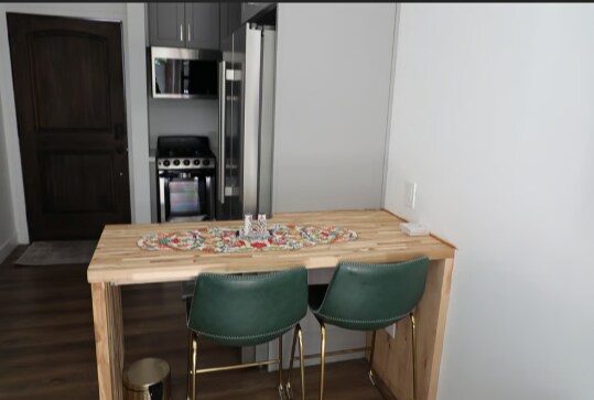 Building Photo - 3751 Hillcrest Dr