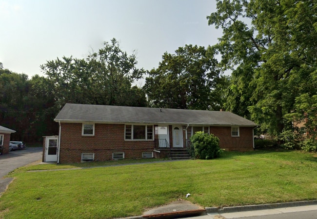 Primary Photo - 430 Roanoke St E