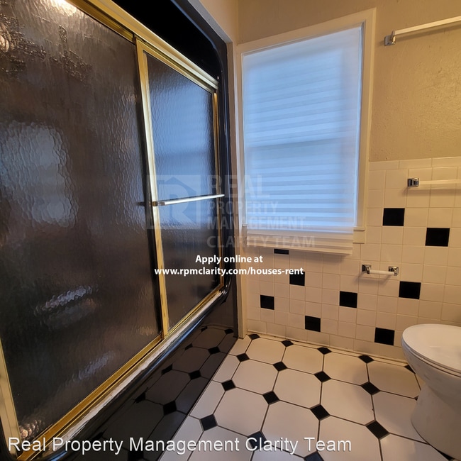 Building Photo - 3 br, 1.5 bath House - 2041 Perth St