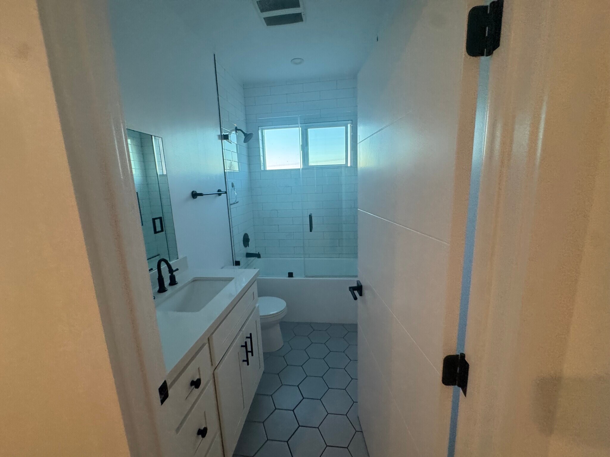 Building Photo - 5919 Dauphin Ave