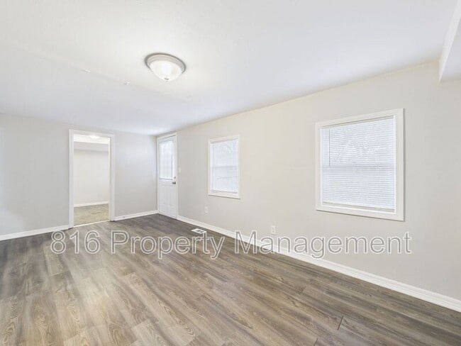 Building Photo - 126 S Village Terrace