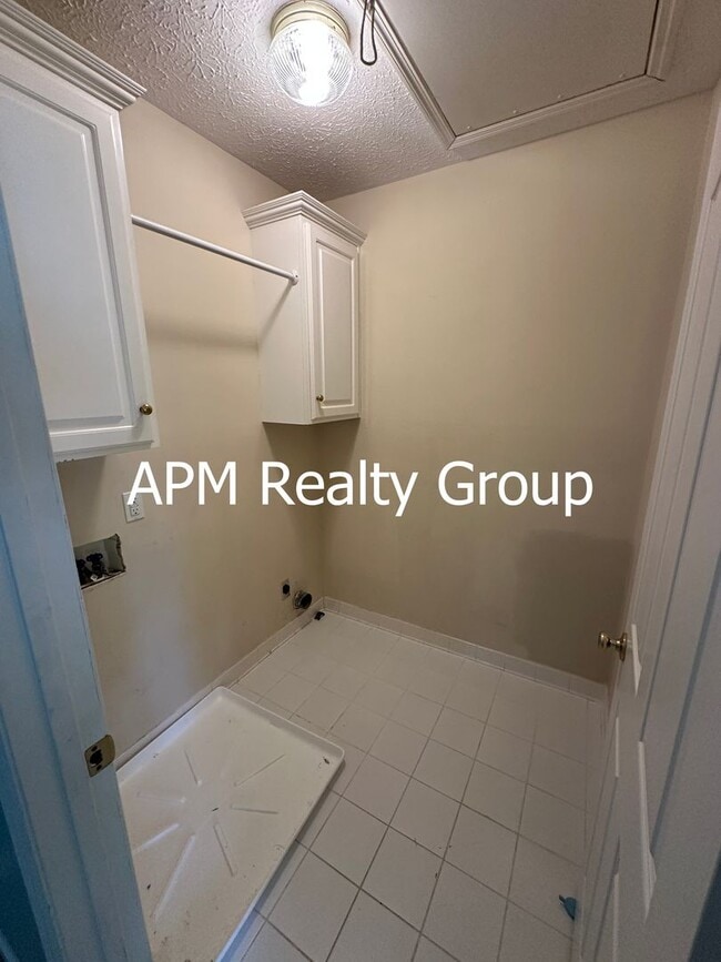 Building Photo - 109 Rolling Creek Cir