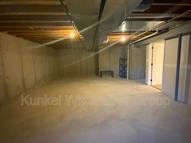 Building Photo - 108 Meadowcrest Dr