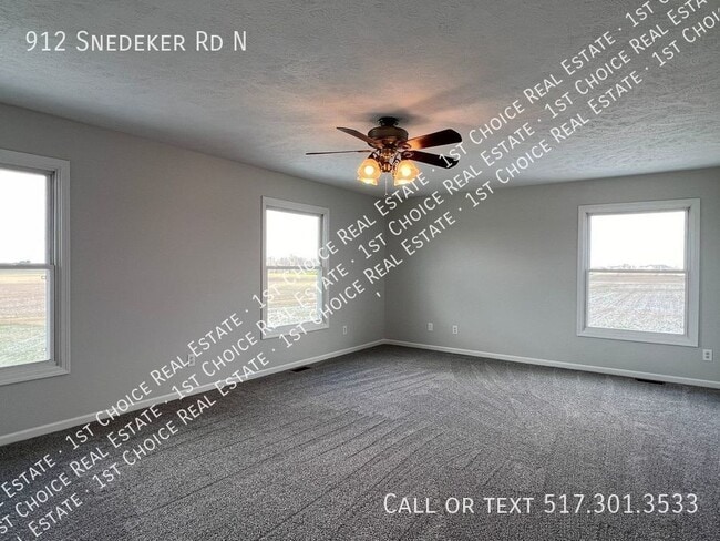 Building Photo - 912 Snedeker Rd N
