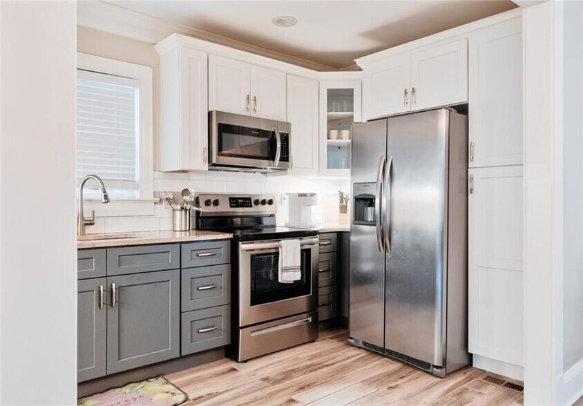 Building Photo - 1074 Jefferson Ave