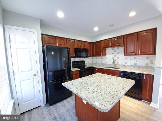 Building Photo - 7130 Fox Harbor Way