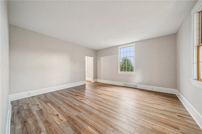 Building Photo - 3 bed/ 2 bath Single Family Home Manor, PA 15665