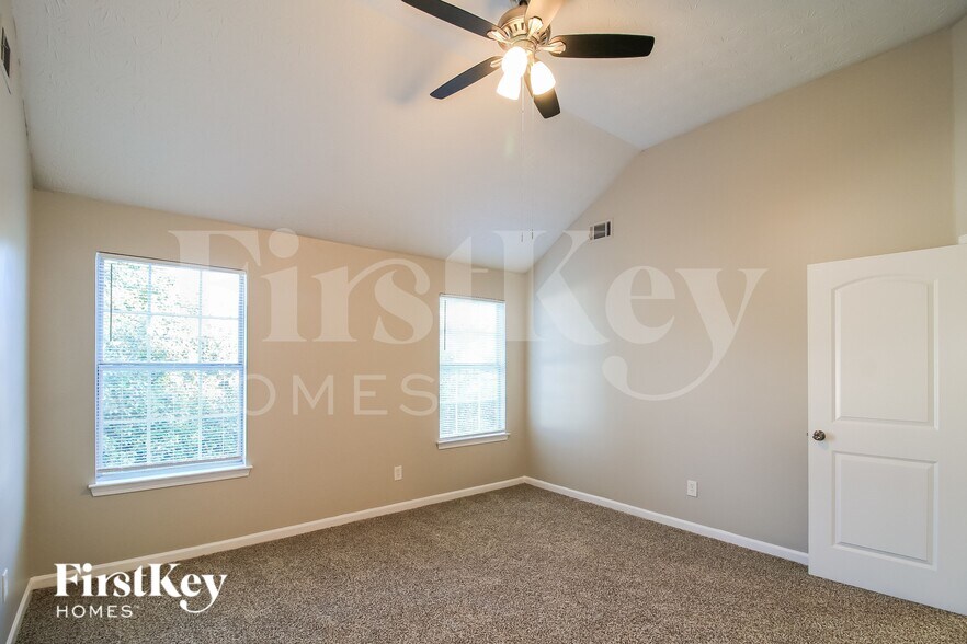 Building Photo - 7424 Garnet Dr