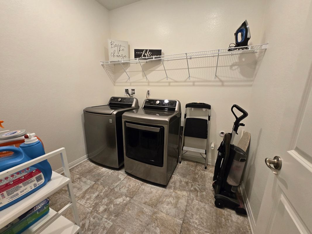 Building Photo - 7900 Raincross Ct