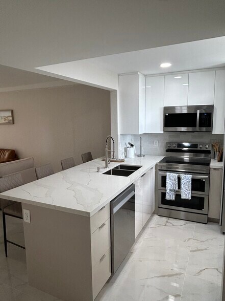 Building Photo - 1391 S Ocean Blvd