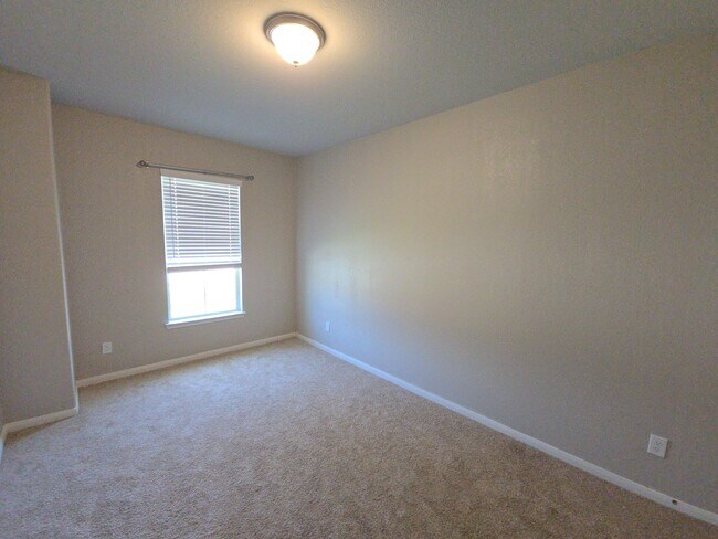 Building Photo - 14114 Little River Dr