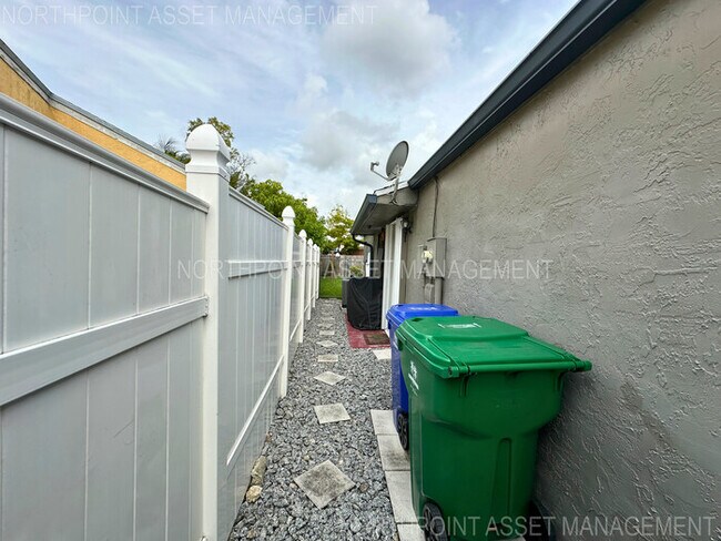 Building Photo - Charming 2BR 2BA Home w/  Full Appliance Suite • Fenced Yard • Driveway Parking in Miramar