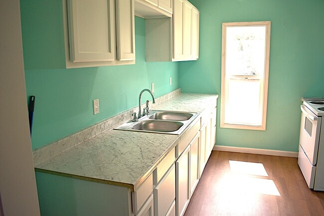 Building Photo - 816 Gene Alley