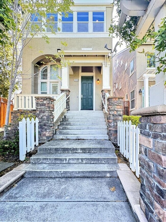 Building Photo - 7310 Rainbow Dr