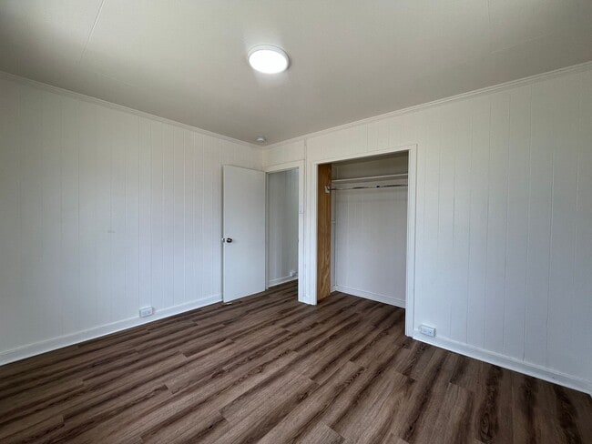 Building Photo - T1239ach (REOM)
