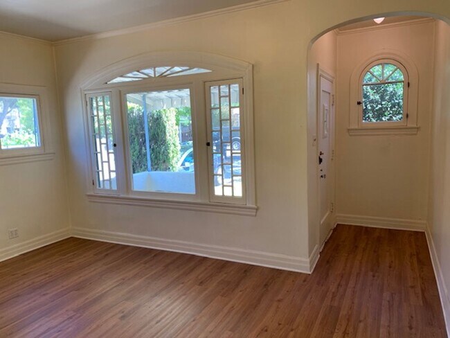 Building Photo - 4109 La Salle Ave