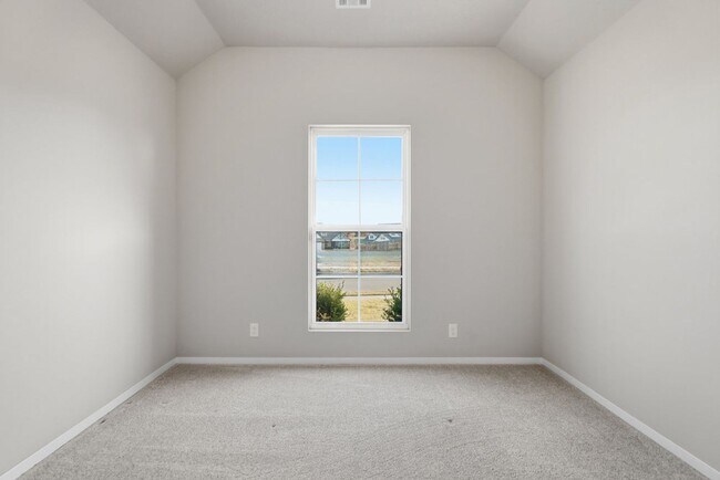 Building Photo - Welcome to this exceptionally well maintained like new home located in the Estates at Morrow Place