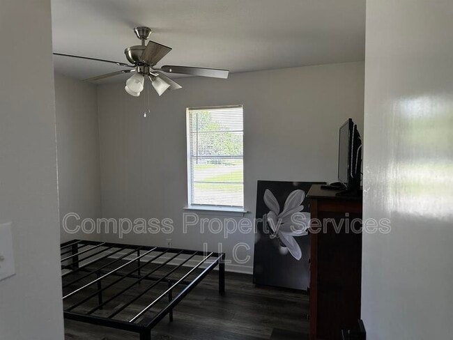 Building Photo - 201 Waters St