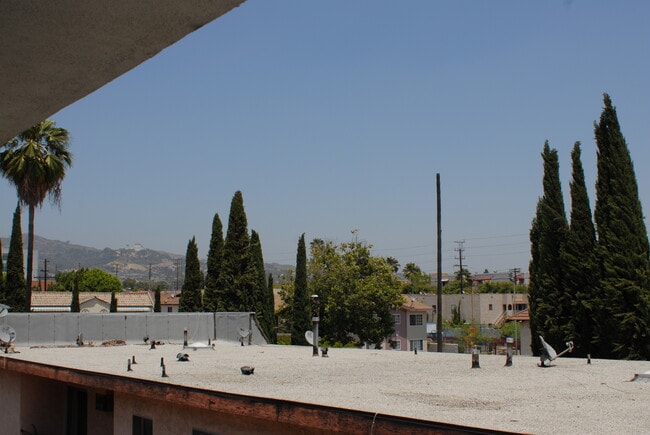 Building Photo - 5736 Lexington Ave