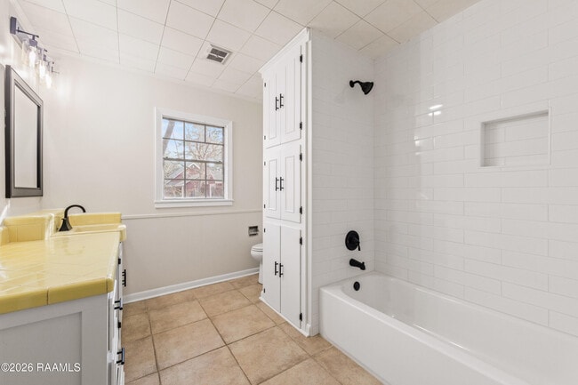 Building Photo - 240 N College Rd